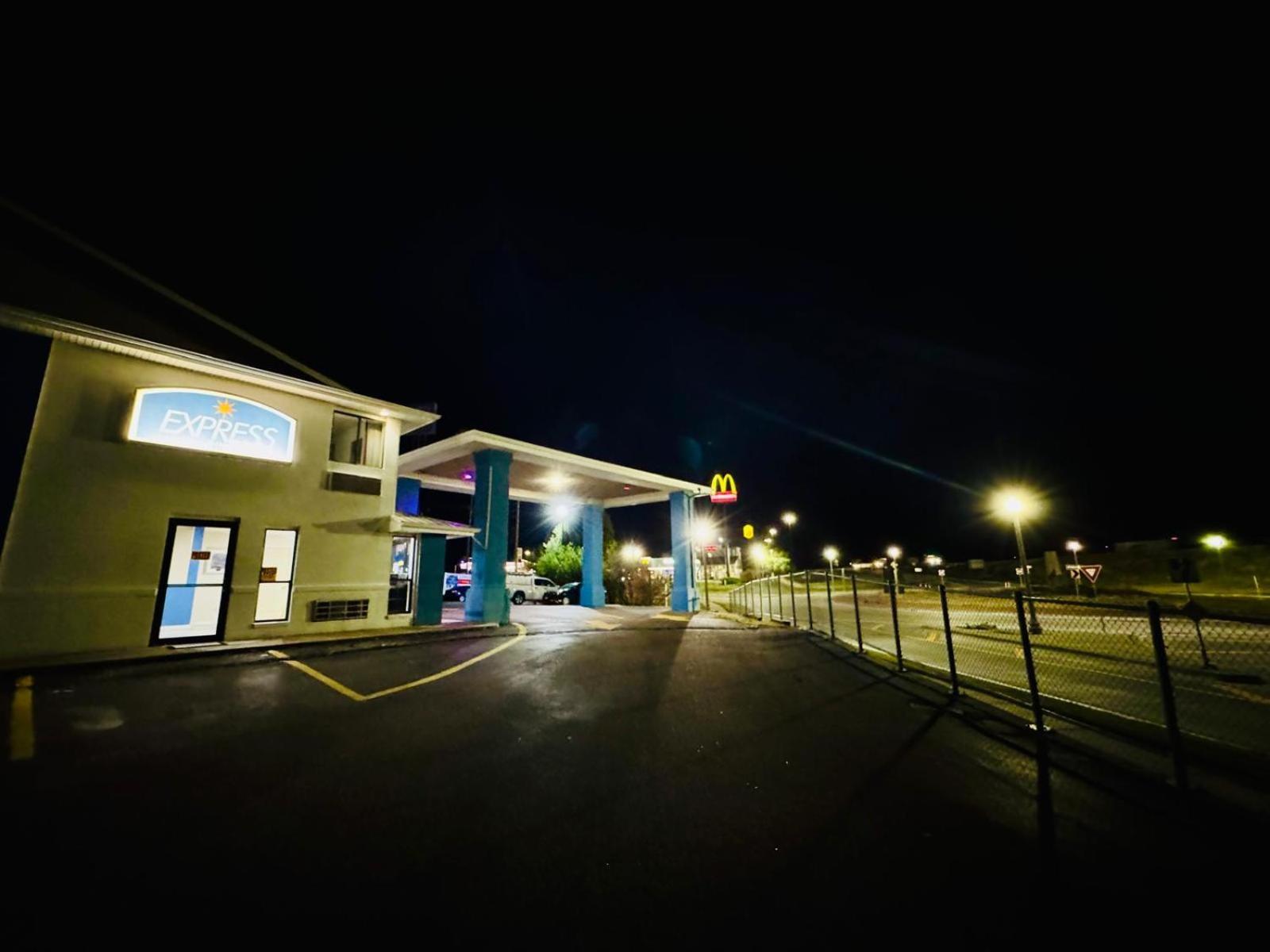 Express Inn Джанкшен-Сіті Екстер'єр фото