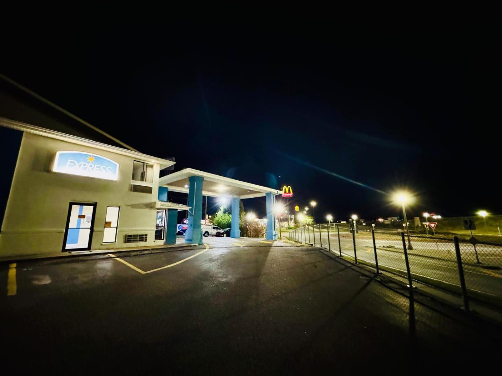 Express Inn Джанкшен-Сіті Екстер'єр фото
